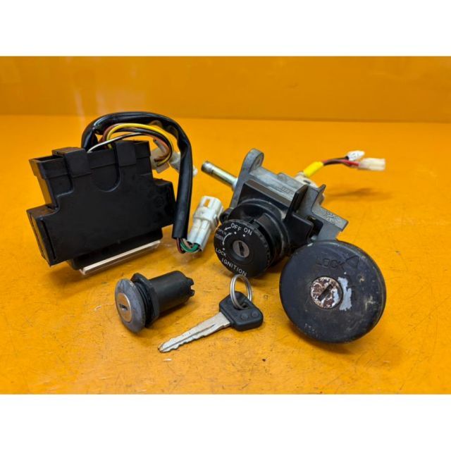 ZD 30783]@ヤマハ YAMAHA マジェスティ125 5CA-154 キーセット 鍵 CDI