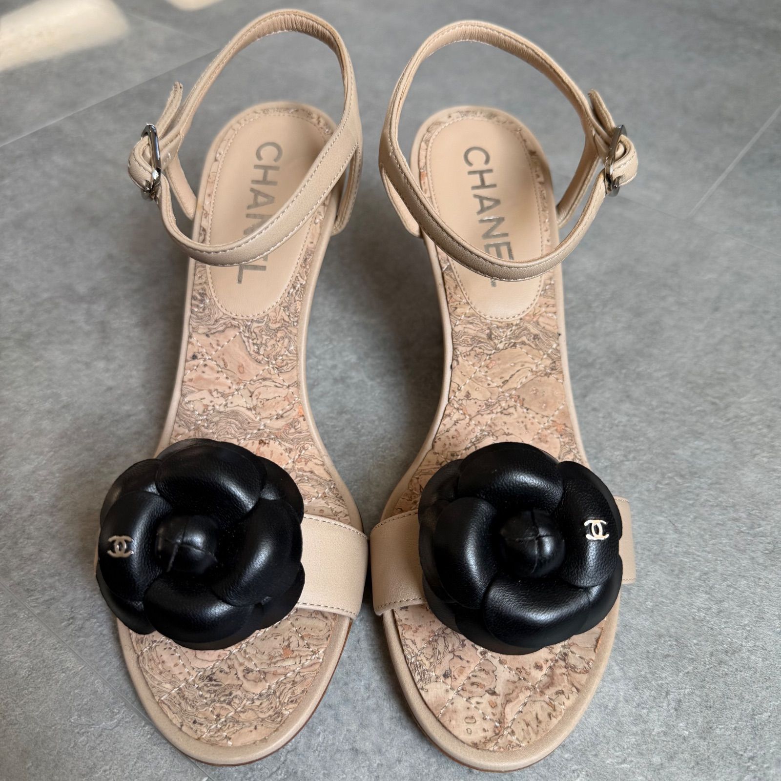 未使用 CHANEL シャネル カメリア ココマーク サンダル レザー