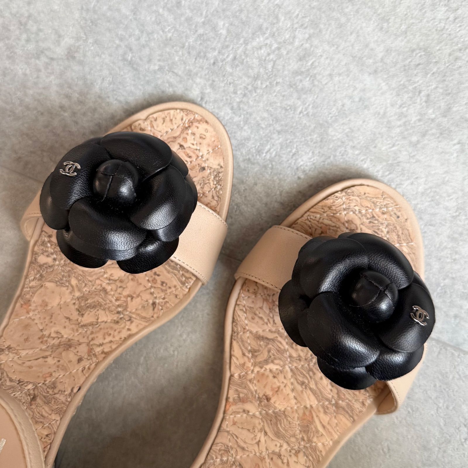 未使用 CHANEL シャネル カメリア ココマーク サンダル レザー
