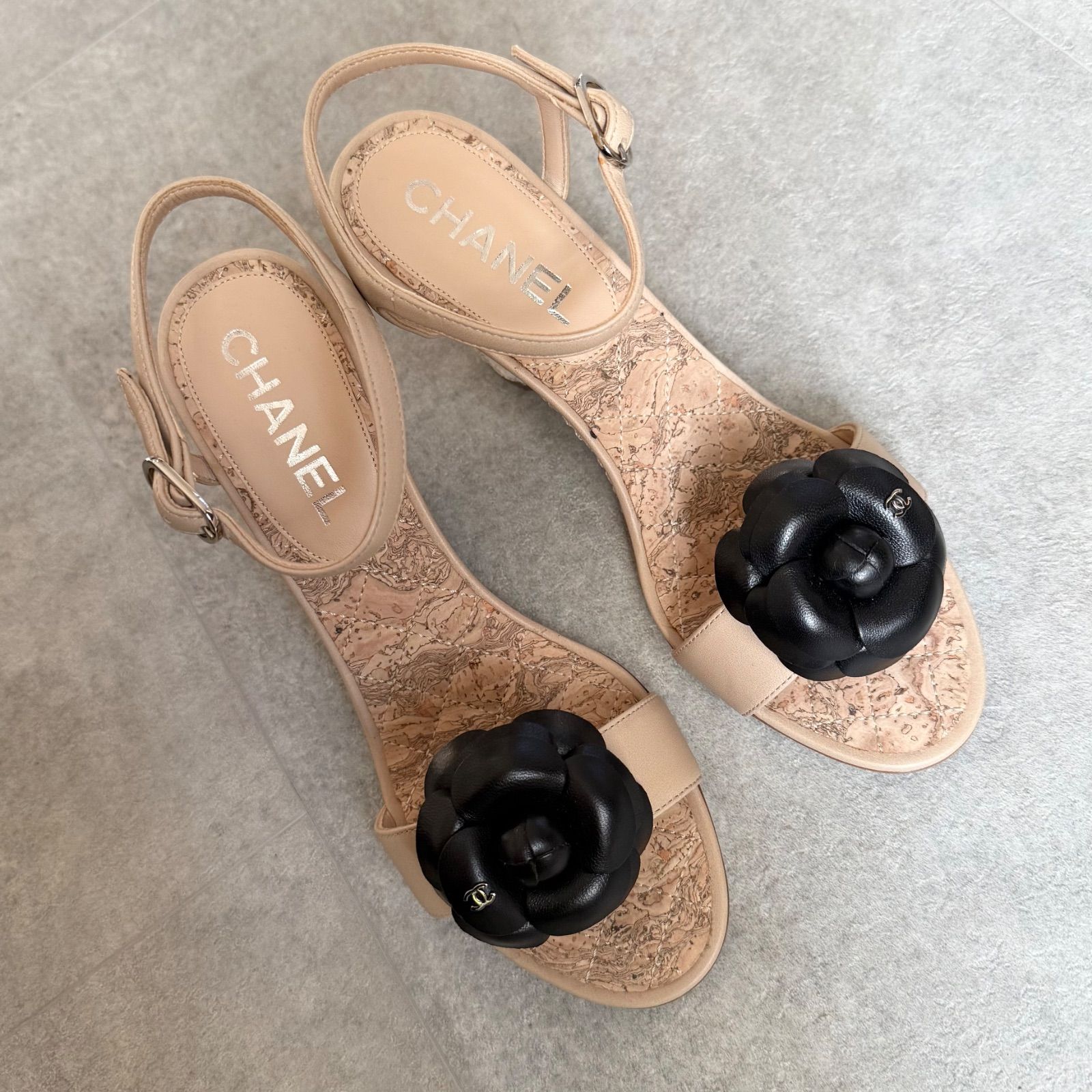 未使用 CHANEL シャネル カメリア ココマーク サンダル レザー