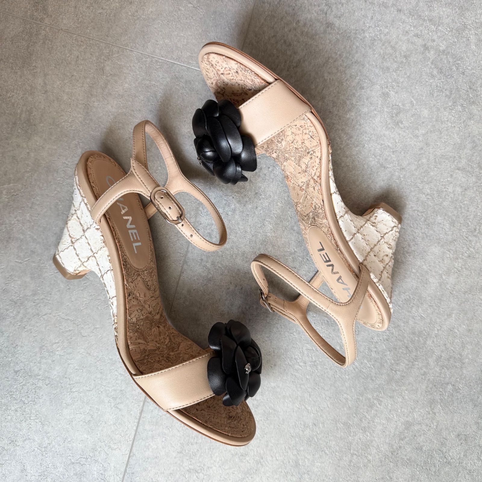 未使用 CHANEL シャネル カメリア ココマーク サンダル レザー