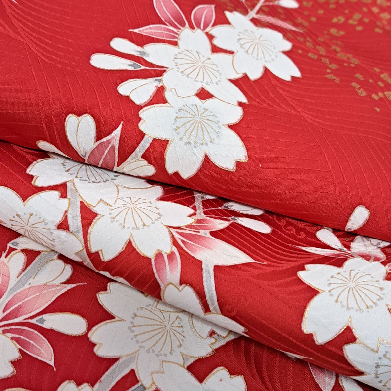 振袖】裄64.5 身丈158 袖101 正絹 袷 落款有り 赤地に御所車と桜 や