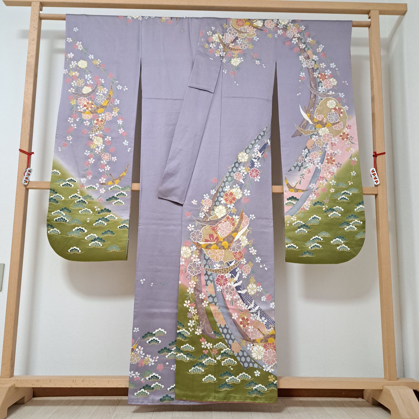 振袖】裄64.5 身丈161.5 袖108.5 三越謹製 正絹 袷 薄紫系色に熨斗と桜