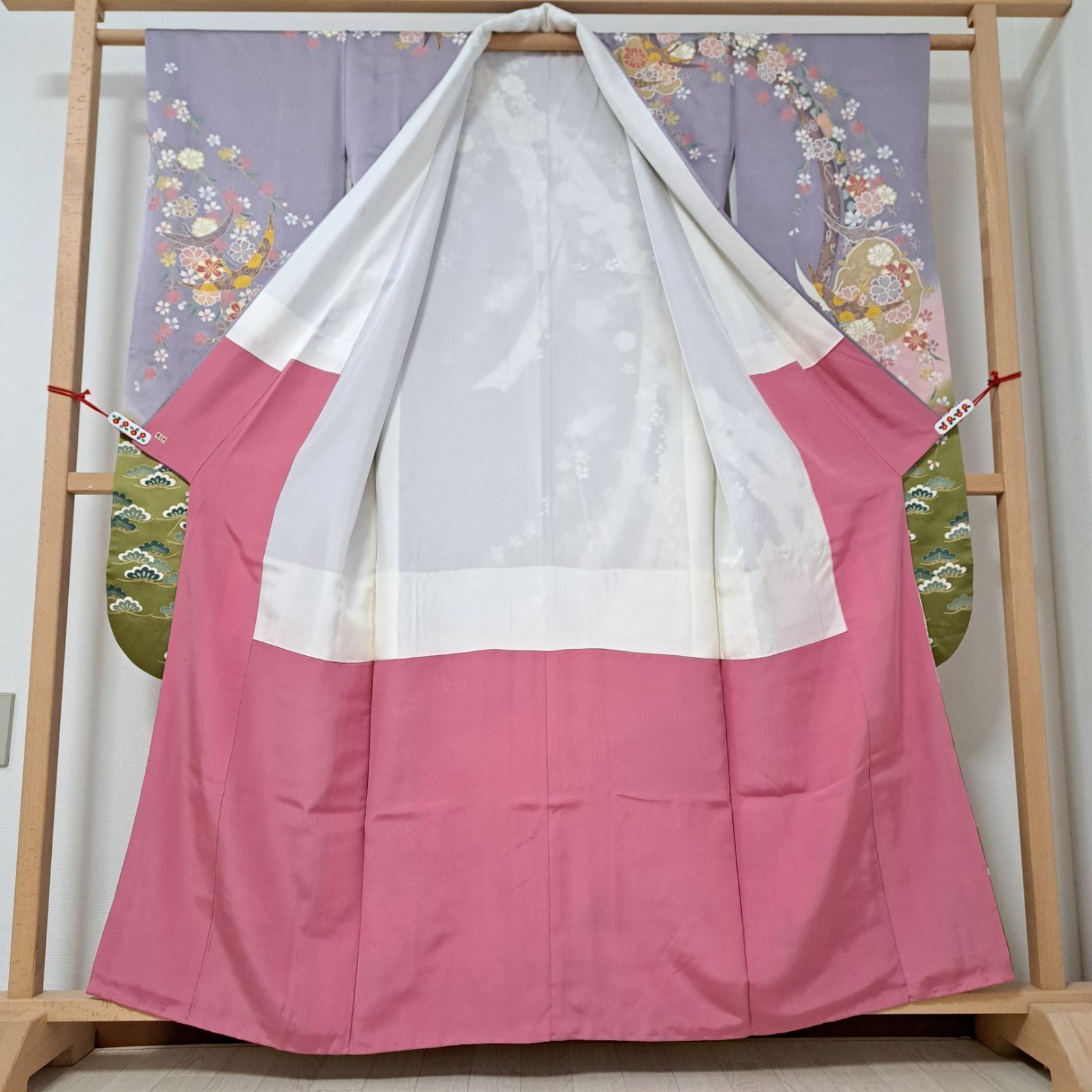 振袖】裄64.5 身丈161.5 袖108.5 三越謹製 正絹 袷 薄紫系色に熨斗と桜