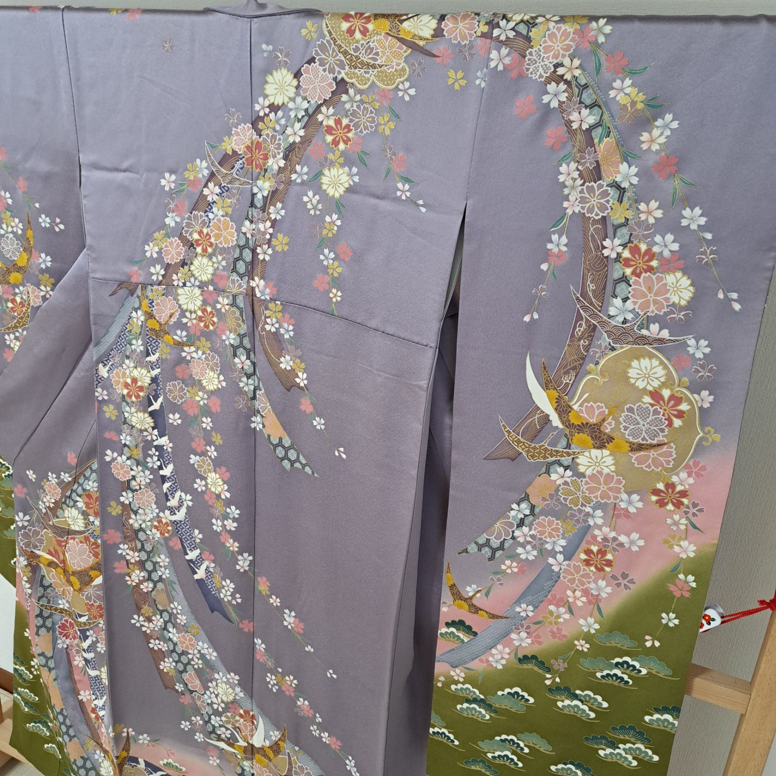 振袖】裄64.5 身丈161.5 袖108.5 三越謹製 正絹 袷 薄紫系色に熨斗と桜