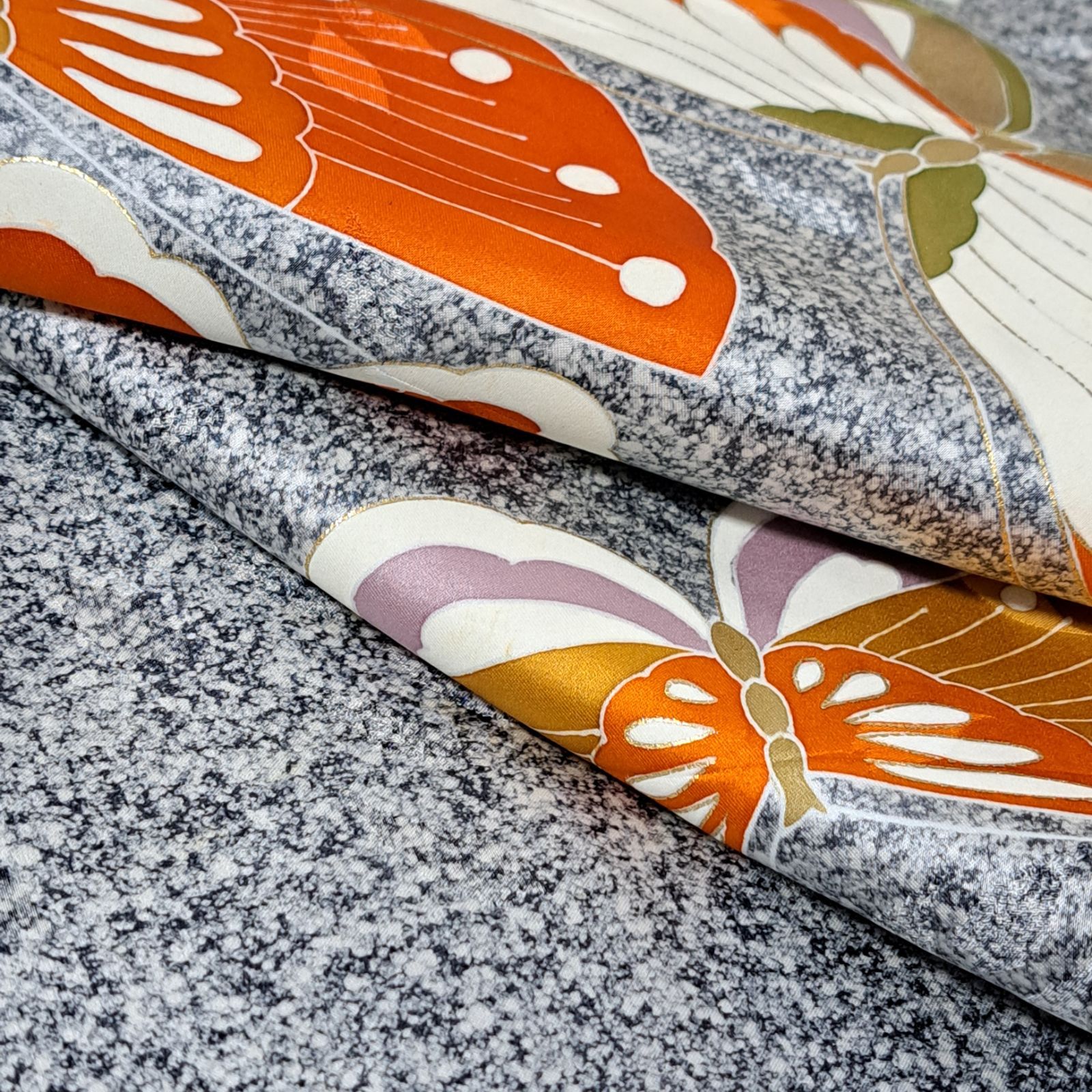 振袖】裄69 身丈164 袖111 正絹 袷 モノトーン系たたき染め地に