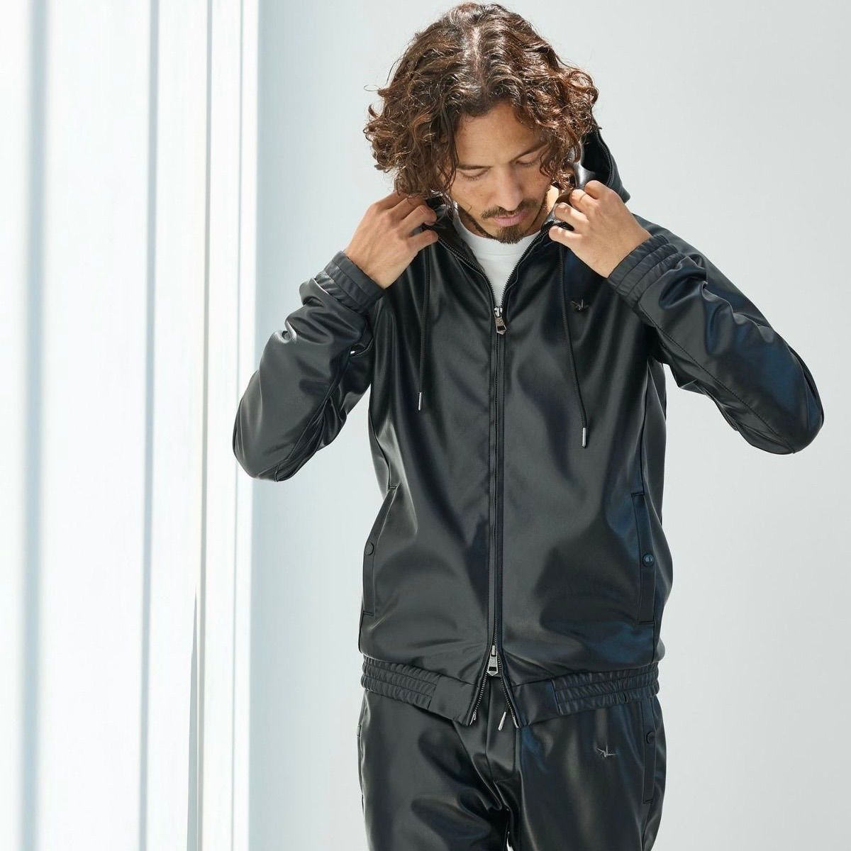 1PIU1UGUALE3 RELAX シンセティックレザージップアップパーカー】 ウノ