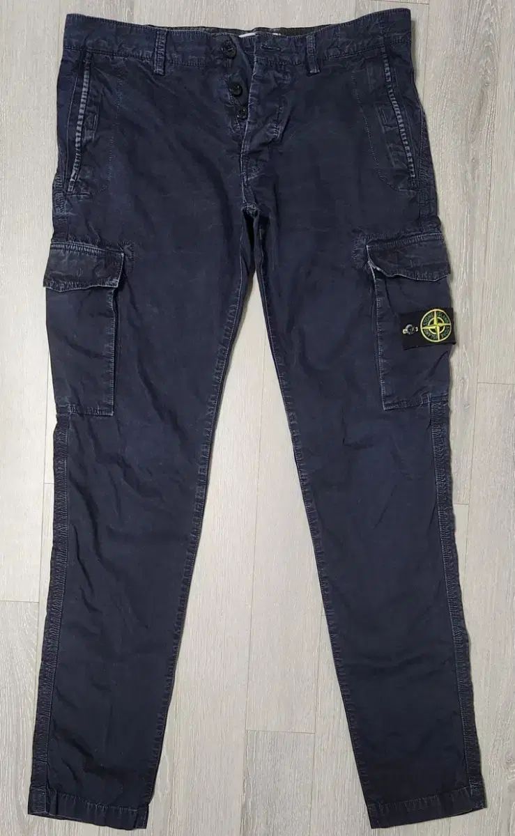 STONE ISLAND ストーンアイランド カーゴ パンツ ズボン