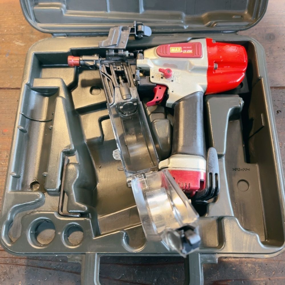 内装用釘打ち機 ケース付き