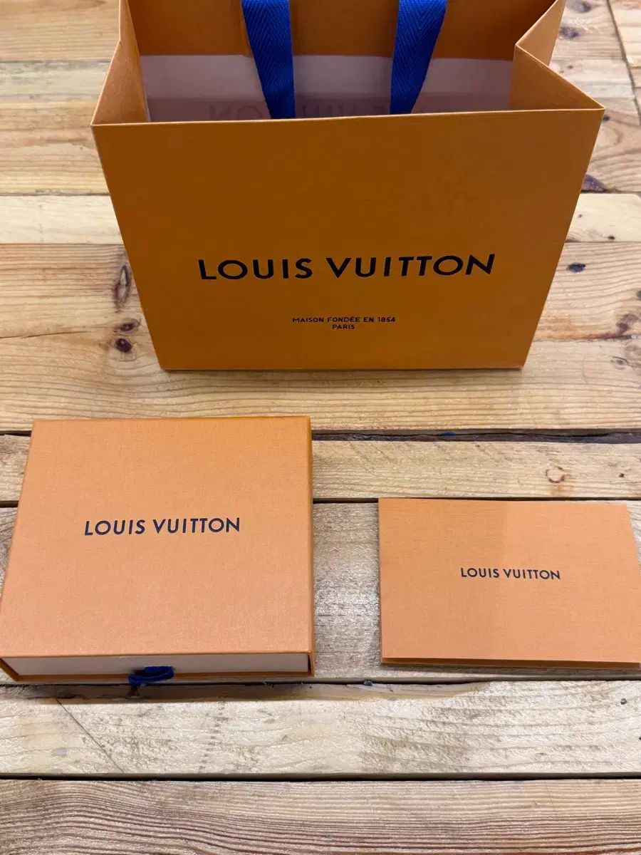 Louis Vuitton LV Music キーホルダー バッグチャーム