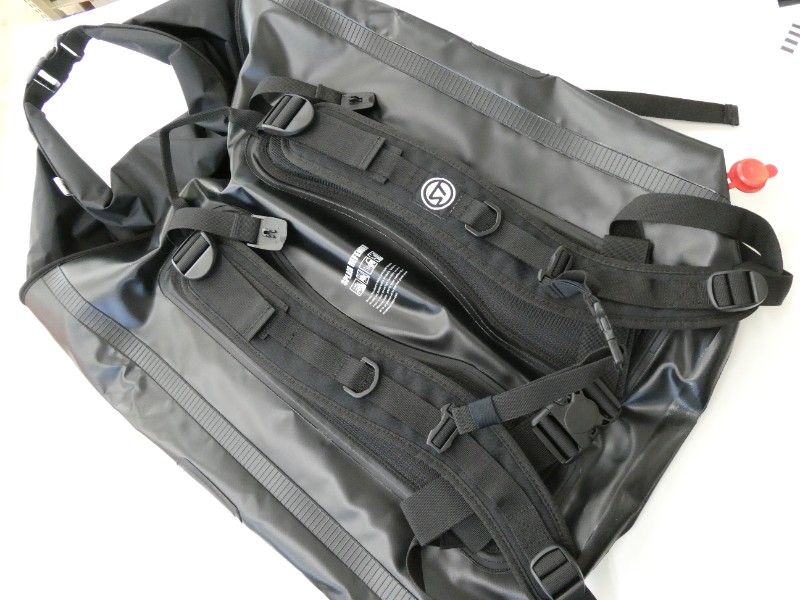 ウォータープルーフバックパック