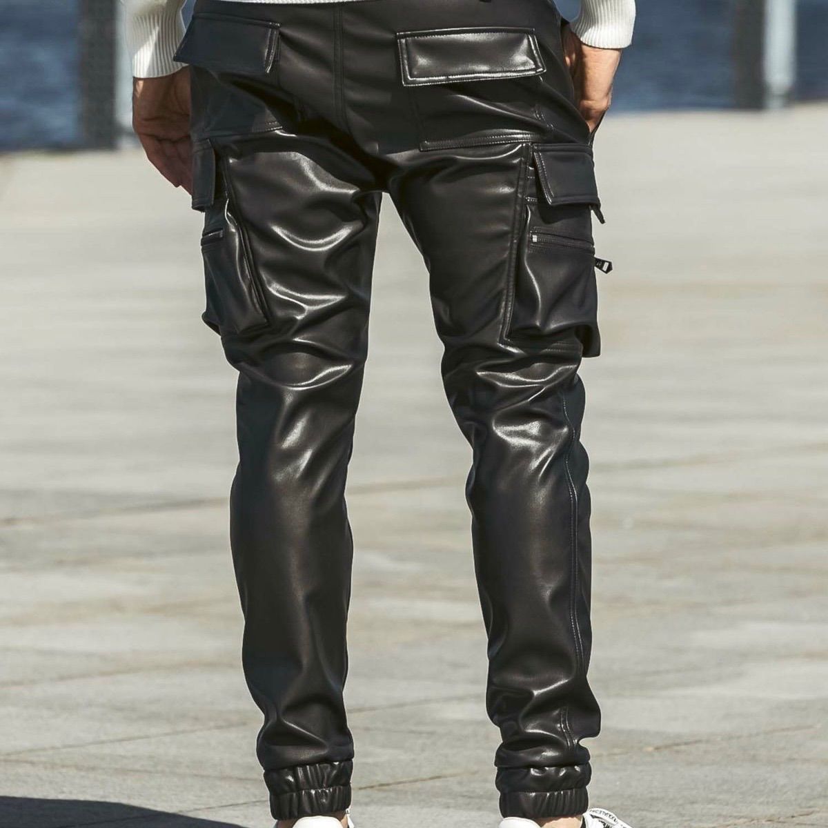 1PIU1UGUALE3 RELAX シンセティックレザージョガーパンツ】 ウノピゥ