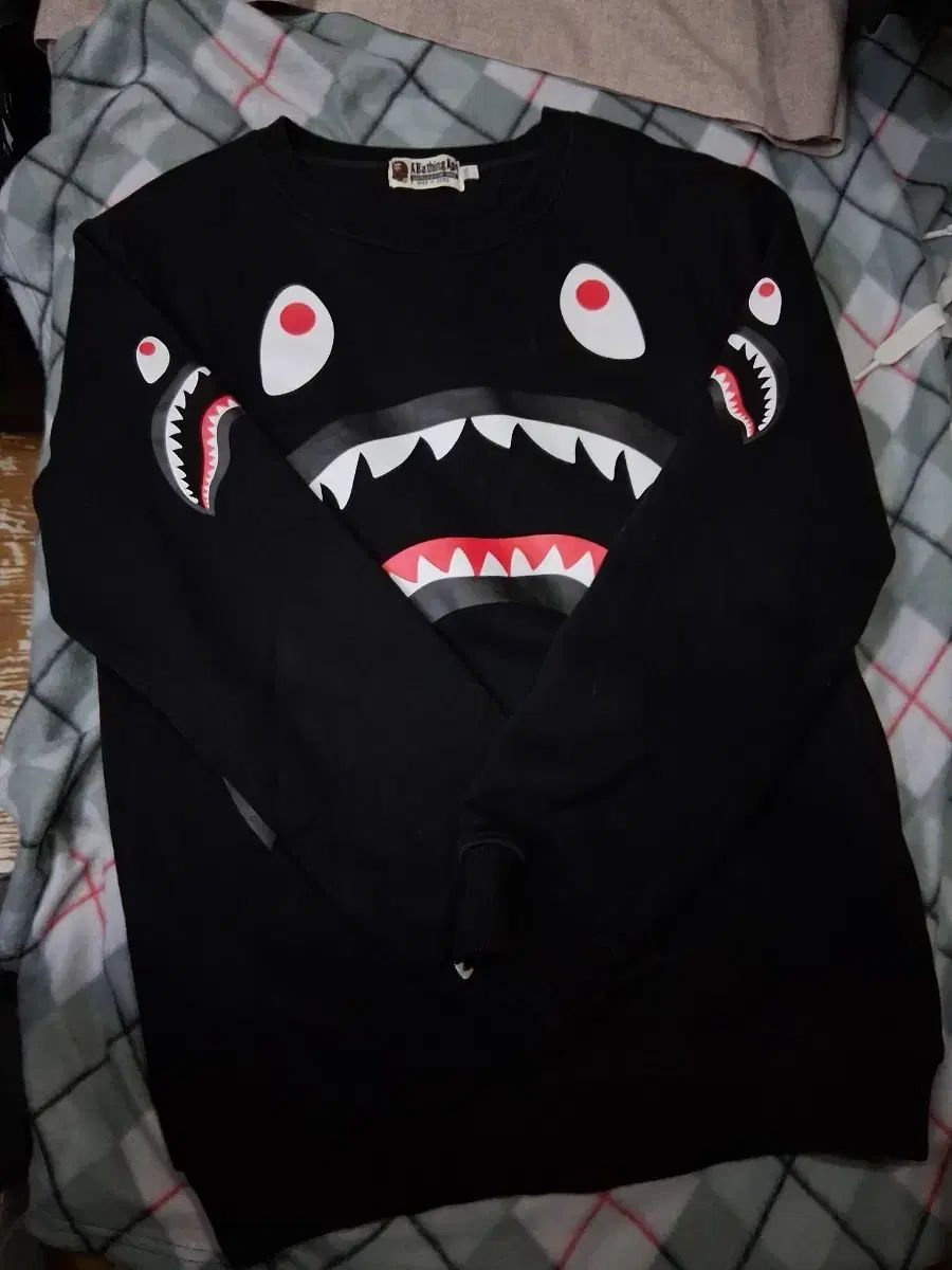 A BATHING APE® シャーク ブラック スウェットTシャツ - メルカリ