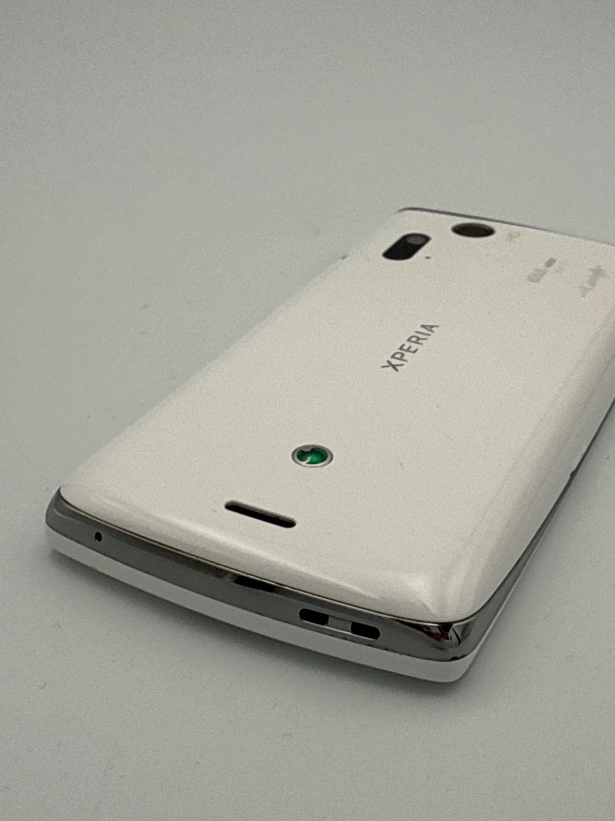 au Xperia acro IS11S Sony Ericsson ワンセグ ホワイト - メルカリ