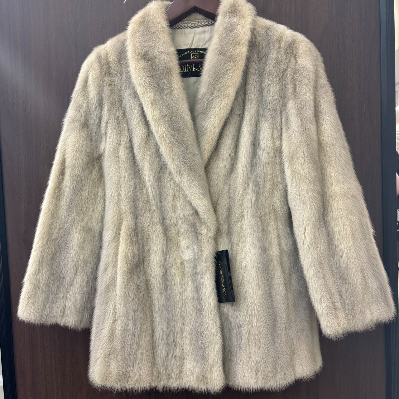 3 未使用保管品　SALLY ROSE ファーコート　ダークミンク 定価68万 N 処分価格【保管品】Sally Rose ミンクコート 毛皮 高級 - メルカリ