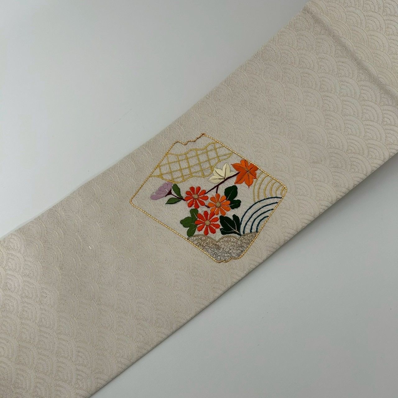 名古屋帯 正絹 刺繍 金駒刺繍 上品な加工 九寸 MA-1735 - メルカリ