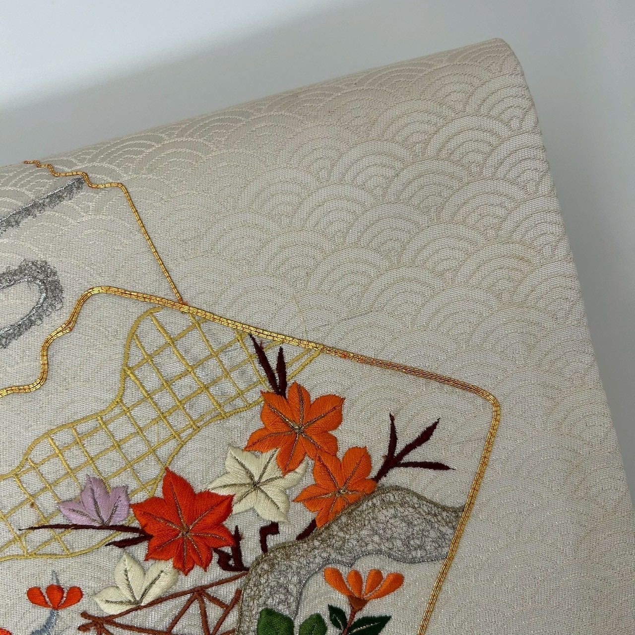 名古屋帯 正絹 刺繍 金駒刺繍 上品な加工 九寸 MA-1735 - メルカリ