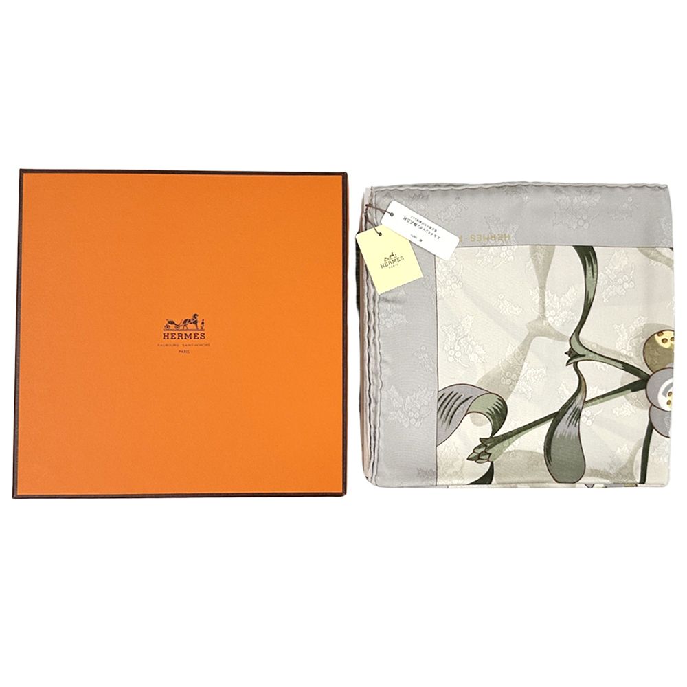 エルメス HERMES スカーフ カレ90 Neige d'Antan 去年の冬 レディース