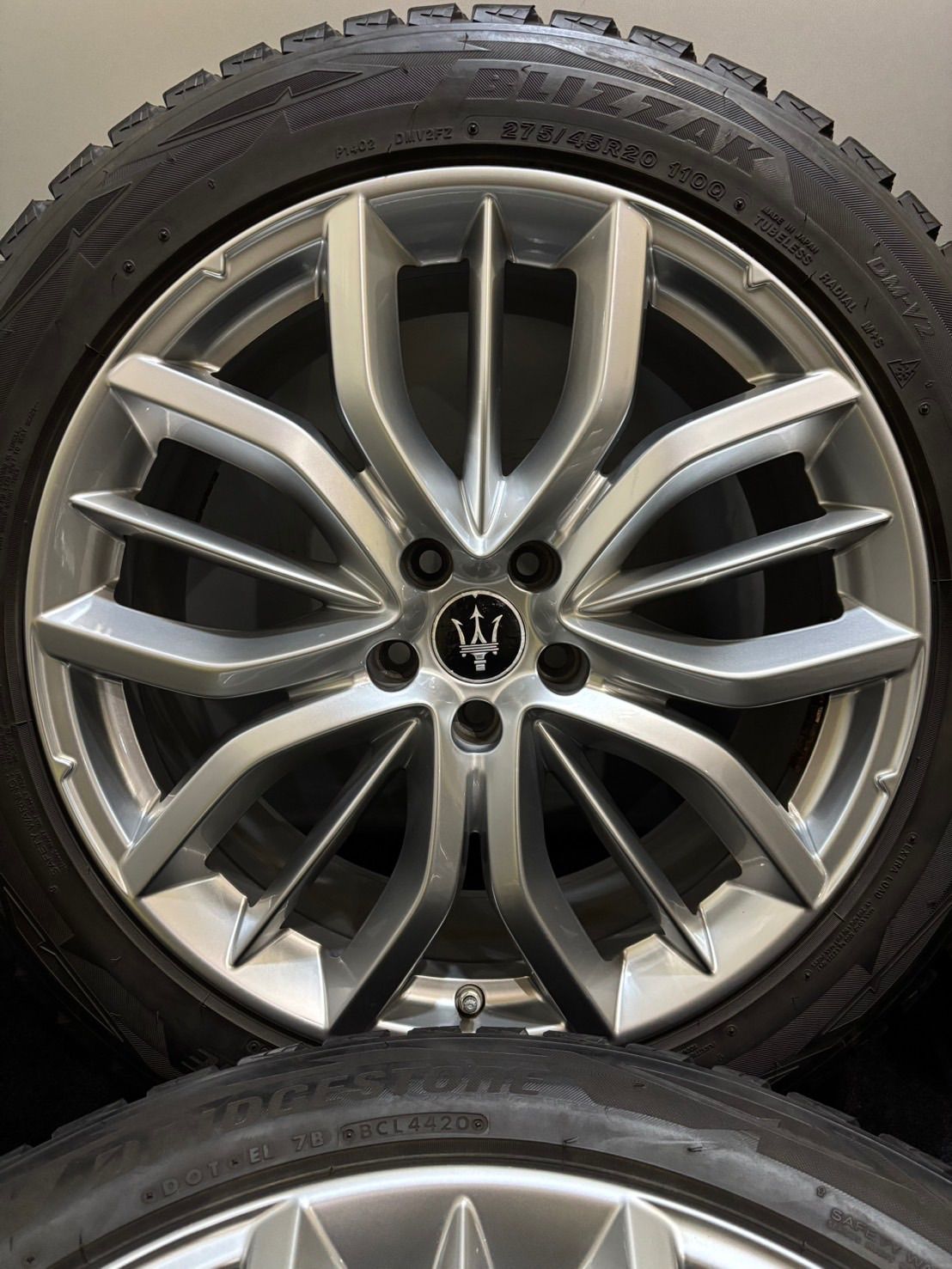 275 45 R 20 DM V 2 20年製 マセラティ レヴァンテ 20インチ 9 J 40 5 114 3 H スタッドレス 4本 1 K 964