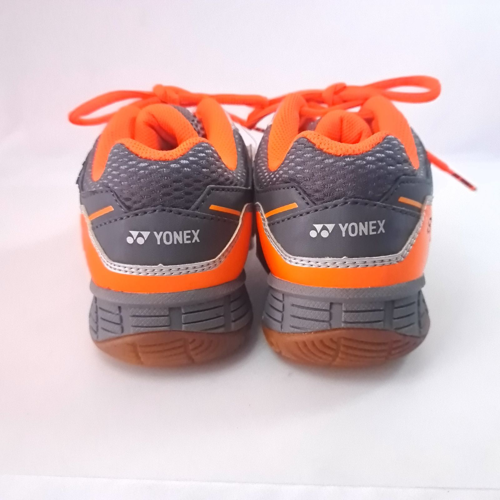 新品タグ付き YONEX バドミントンシューズ 23.5cm バイカラー シルバー