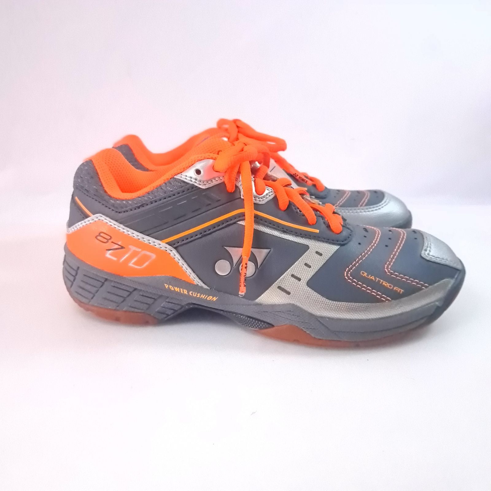 新品タグ付き YONEX バドミントンシューズ 23.5cm バイカラー シルバー