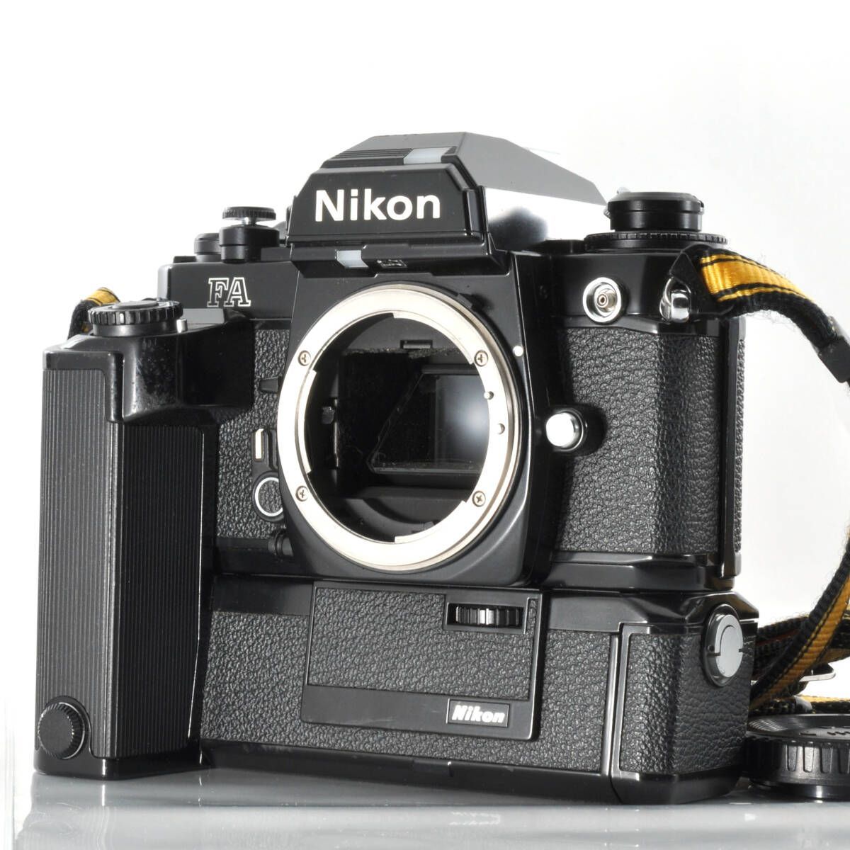 ニコン】Nikon FA フィルムカメラ + MD-15 モータードライブ #P093a