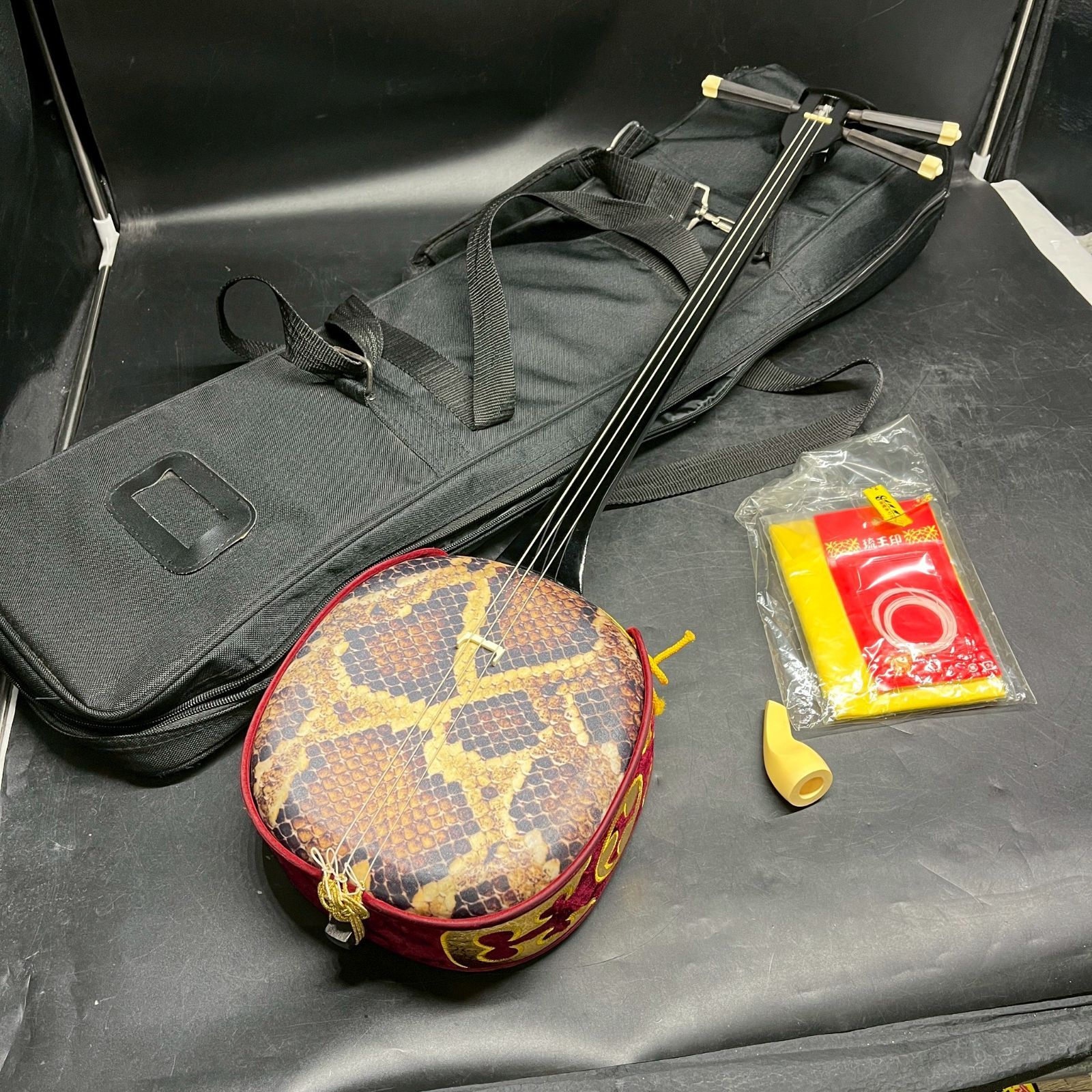 K0017 沖縄 三線 ケース付き 和楽器 沖縄三線 - メルカリ