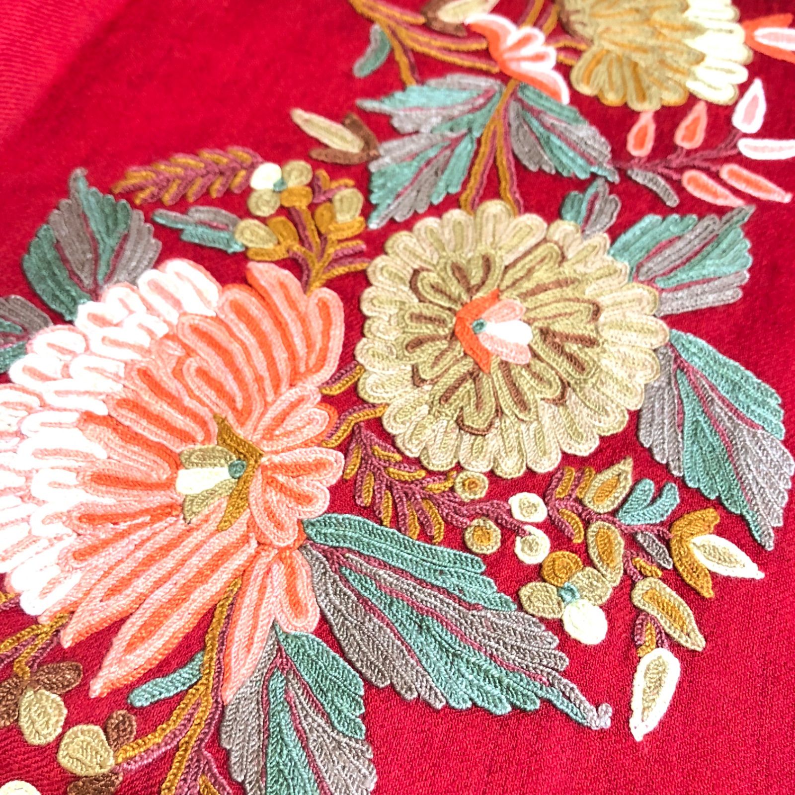 極美品✨ターラブランカ　刺繍ストール　ショール　大判　総刺繍　花柄 ターラブランカ TARA BLANCA ウール100% 大判 刺繍ショール☆未使用