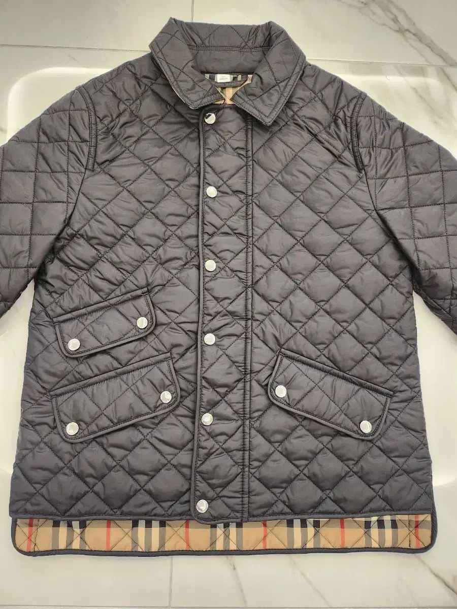 バーバリー キッズ ブラック キルティング ジャケット 8Y - メルカリ