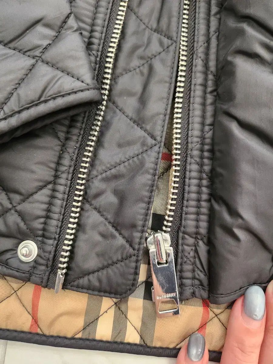 バーバリー キッズ ブラック キルティング ジャケット 8Y - メルカリ