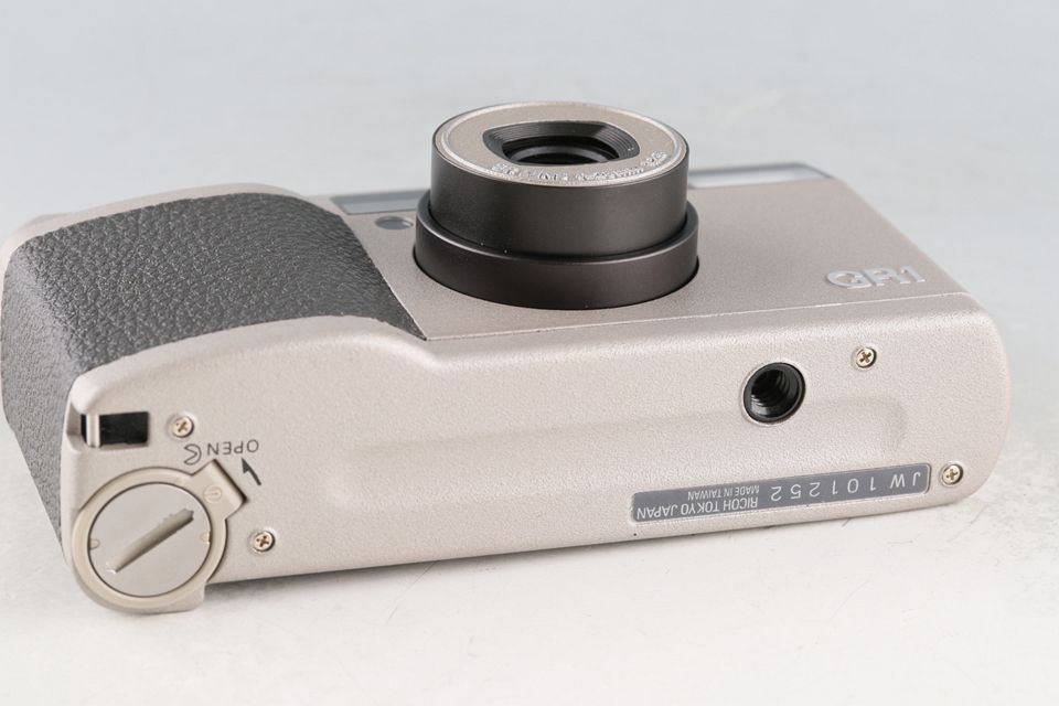 Ricoh GR1 35mm Point & Shoot Film Camera #60487D5 - メルカリ