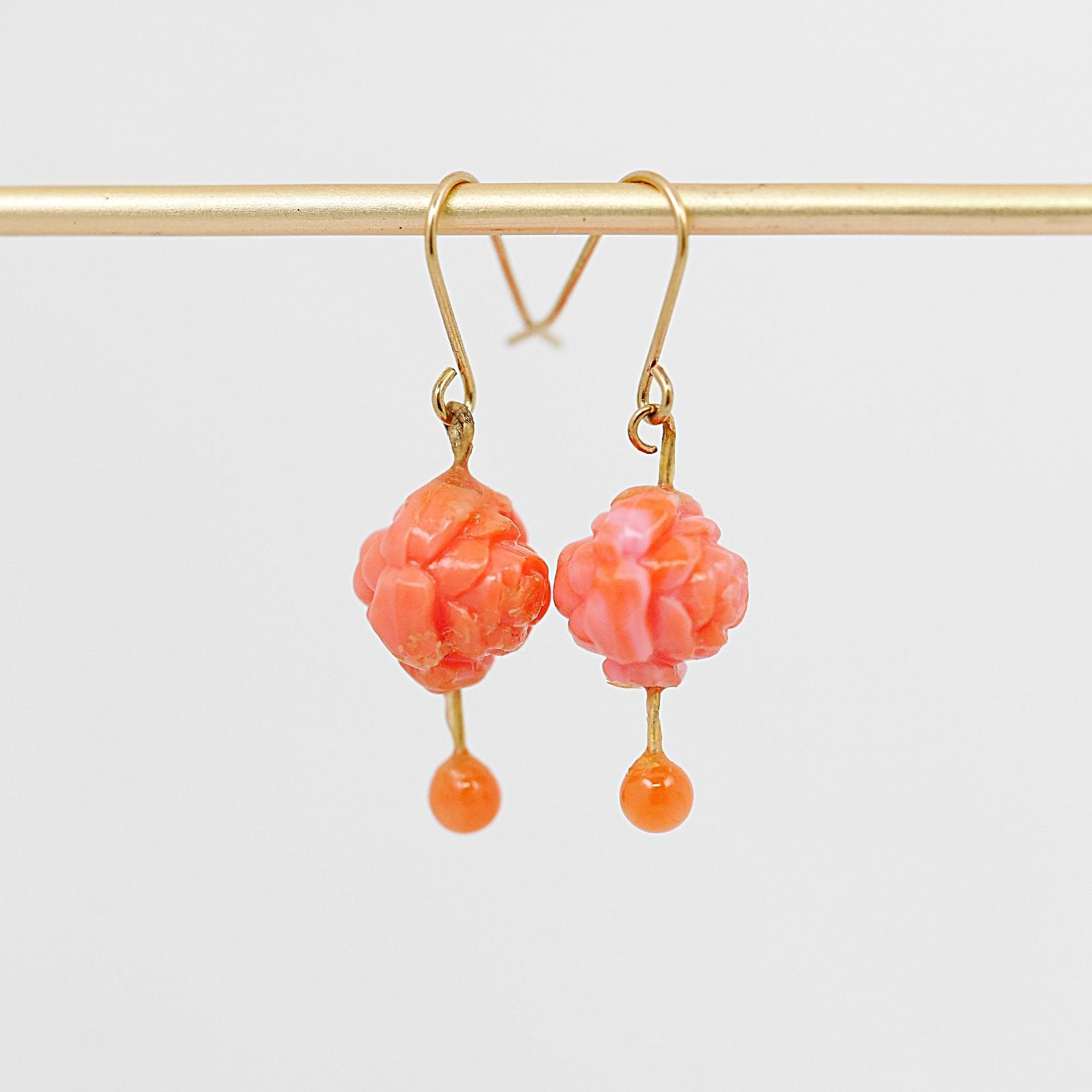 アンティーク調 K 18 桃色珊瑚 薔薇カービング ピアス