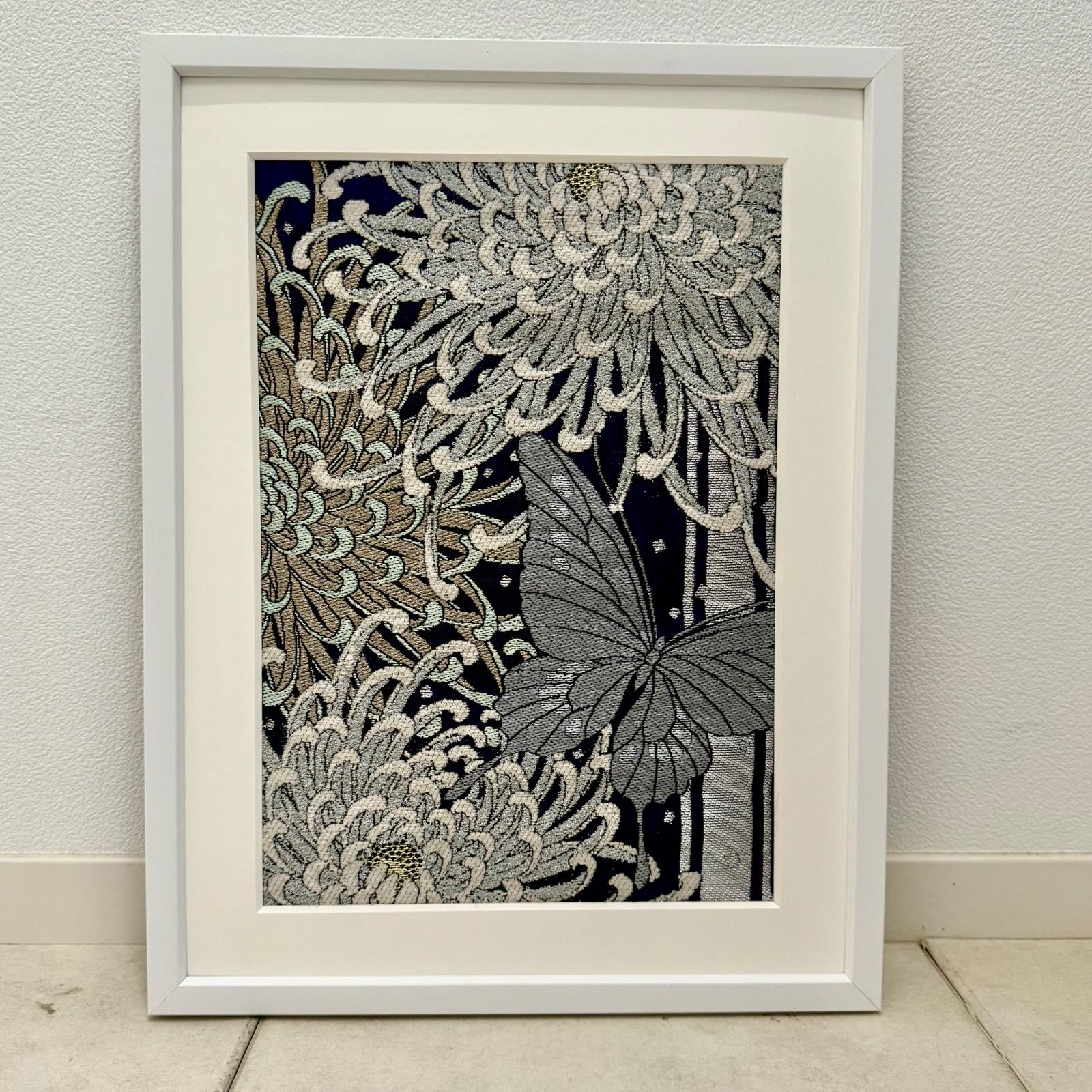 京都帯屋さん フレーム入りシルク日本の織物アート 蝶と乱菊 紫