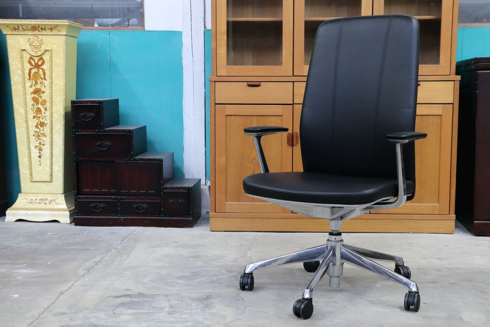 GMIK678H okamura オカムラ CRAFTIE クラフティー デスクチェア オフィスチェア アームチェア 本革 ウォールナット 定価約38万