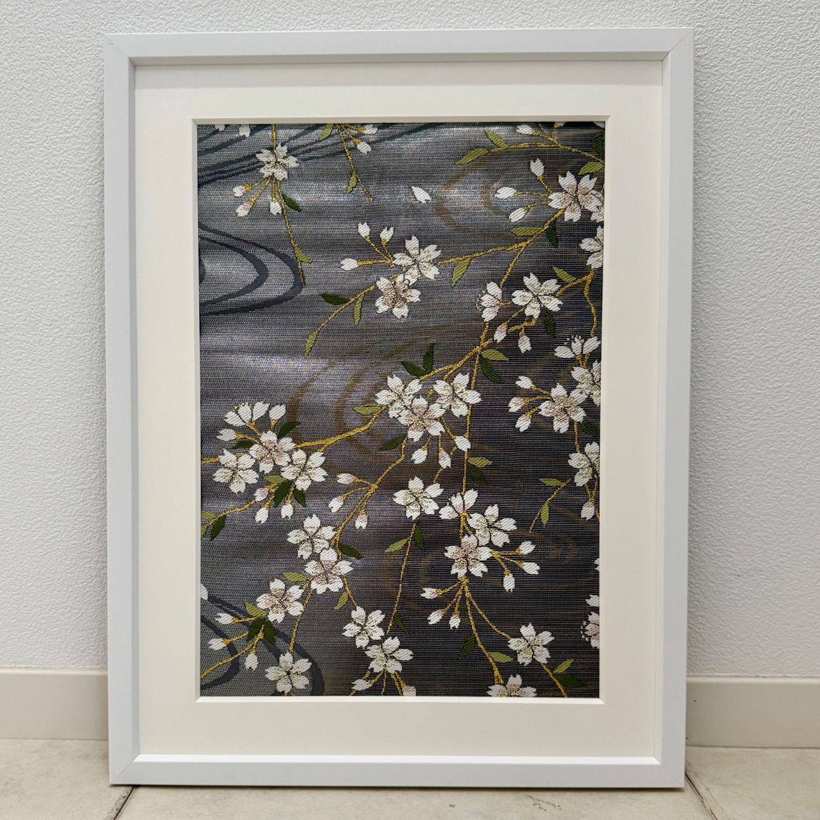 京都帯屋さん 販売済み フレーム入りシルク日本の織物アート 流水桜 グレー