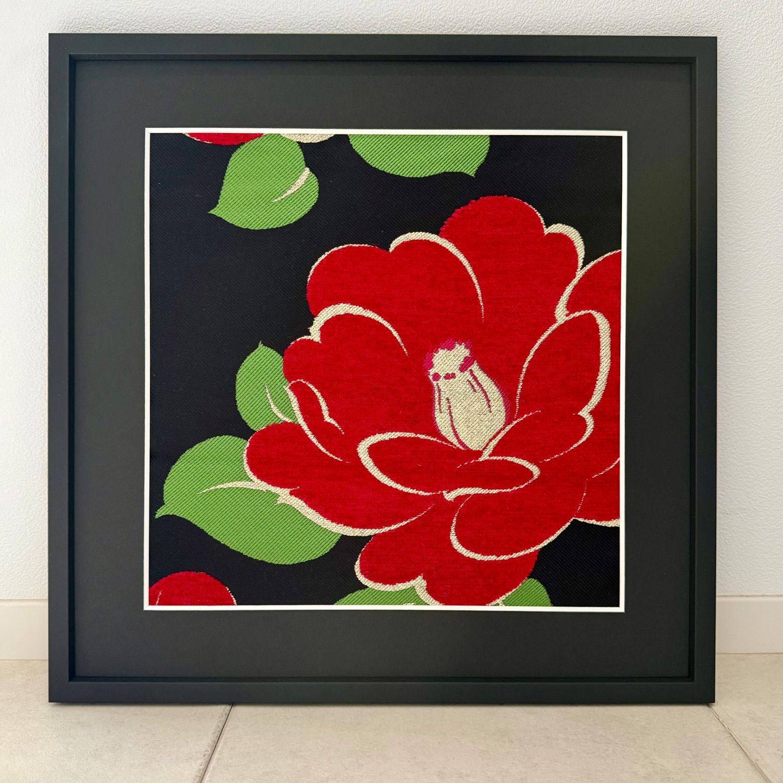 京都帯屋さん フレーム入りシルク日本の織物アート 真っ赤なモール椿