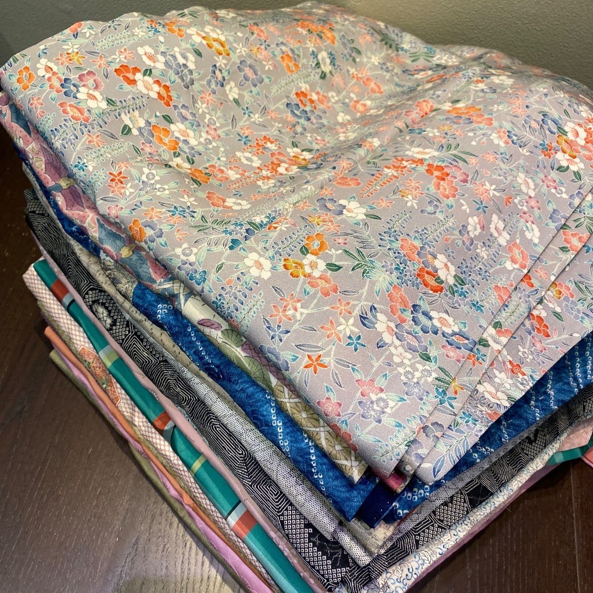 まとめ売り】正絹着物15枚 リメイク素材 ハンドメイド向け - メルカリ