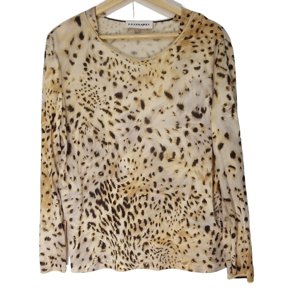 【美品】レオナール 花柄 長袖カットソー ベージュ LEONARD(レオナール) 長袖カットソー サイズ42 L レディース