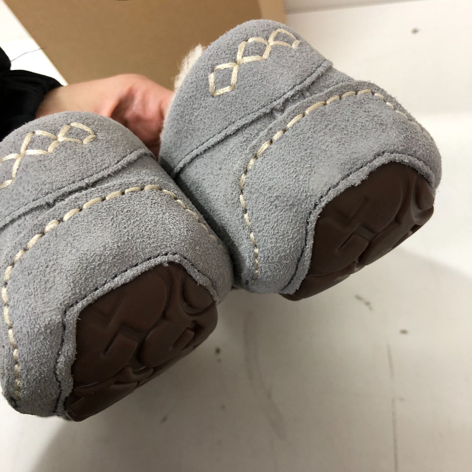  C 427 UGG ANSLEY 1106878 L.GRY 26 cm モカシン モカシン 靴