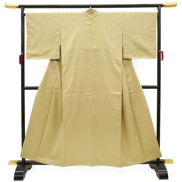 御召 着物 正絹 お召 袷 先染め 黄ベージュ地 地紋 花菱 よろけ縞 細縞 一つ紋 梅鉢 セミフォーマル 春 秋 冬 前幅広め 仕立て上がり 身丈159 裄丈68 Ｍサイズ みやがわ sb 16723