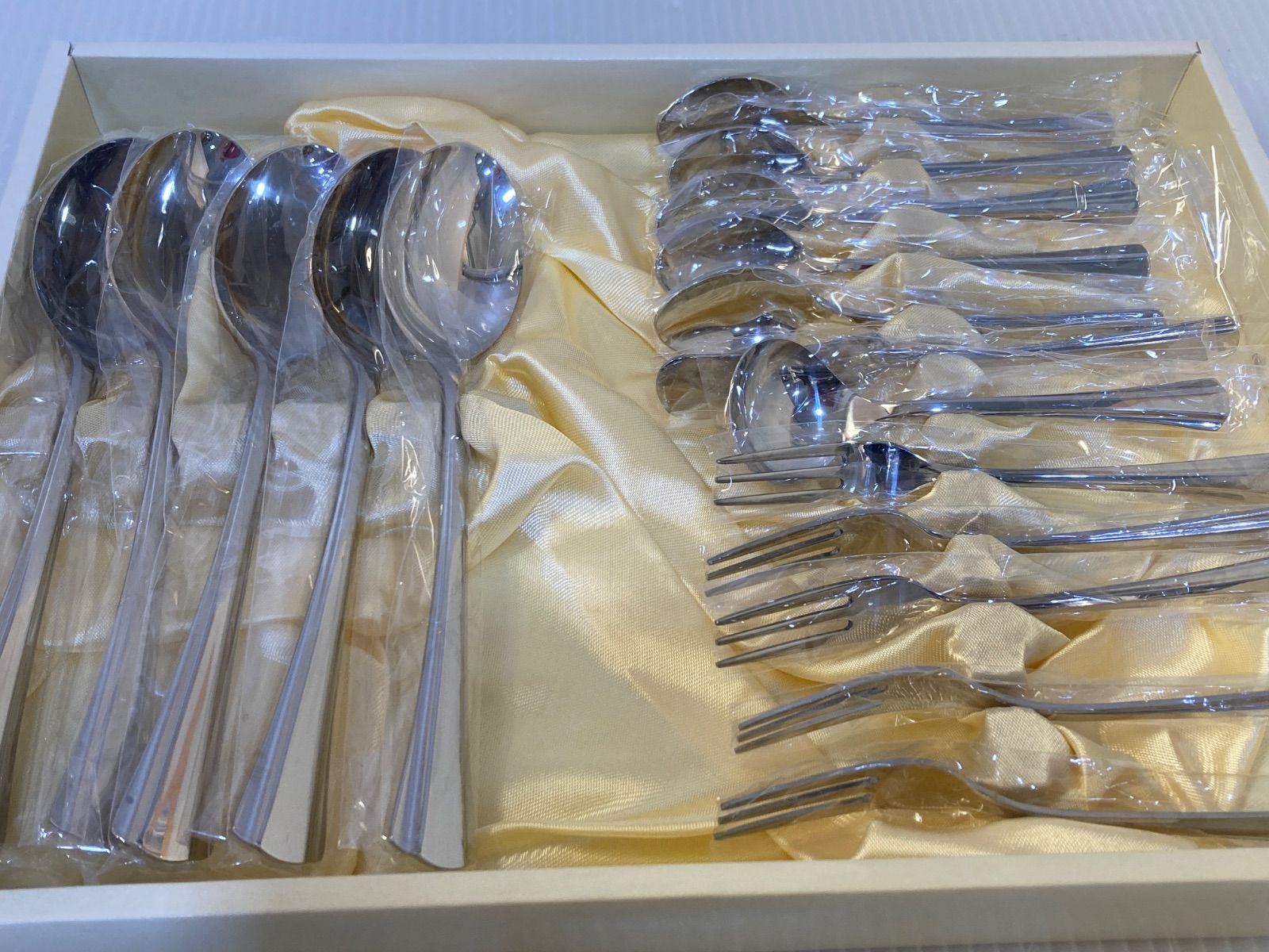 Noritake ノリタケ カトラリーセット シェル型シルクロード17ピース