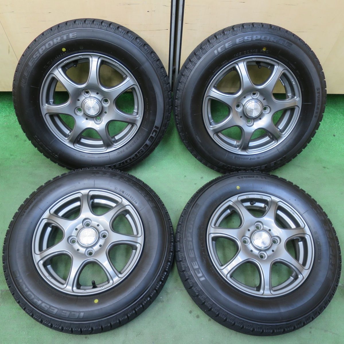バリ溝！24年！キレイ！ほぼ10分☆スタッドレス 145/80R13 アイスエス