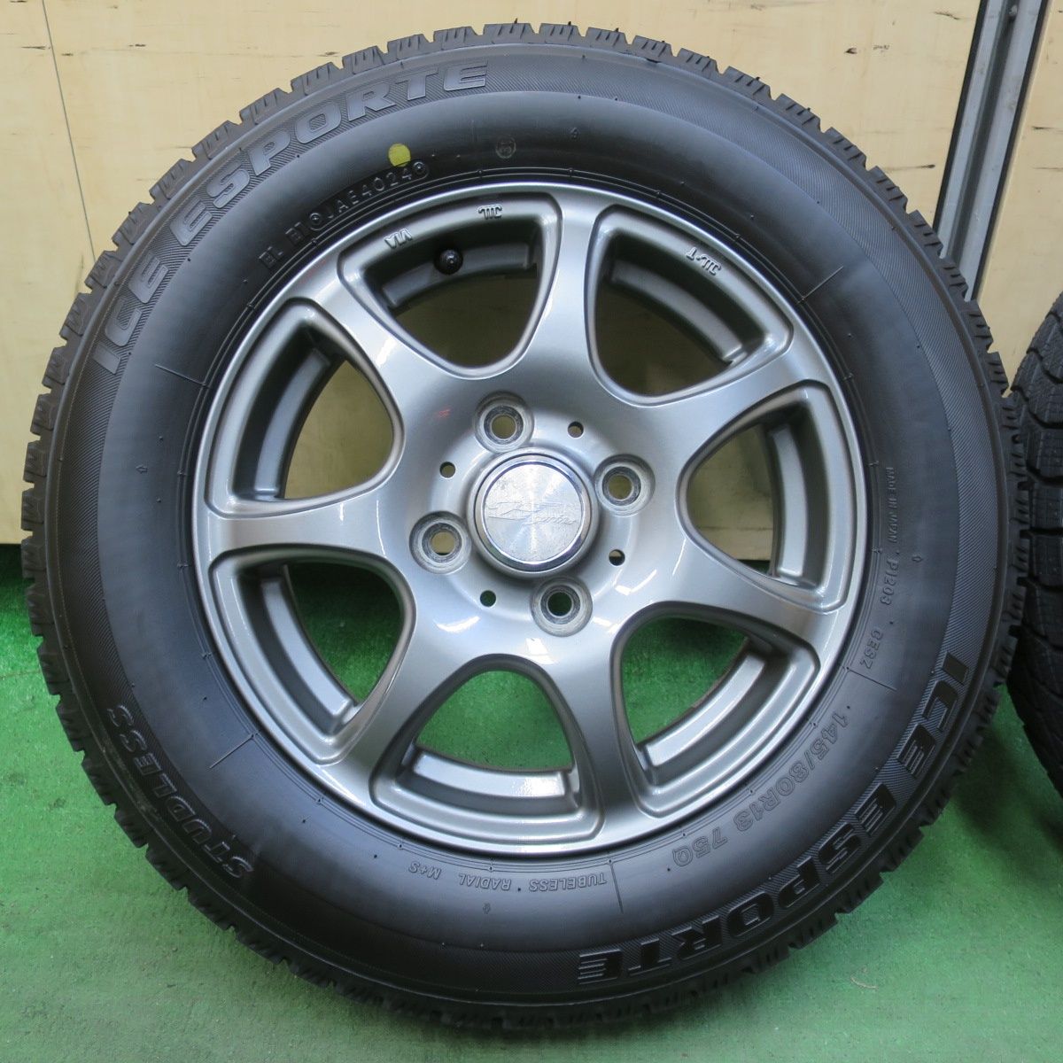 バリ溝 24年 キレイ ほぼ10分 スタッドレス 145 80 R 13 アイスエスポルテ E sprine 社外 アルミ 13インチ PCD 100 4 H 5112801イス