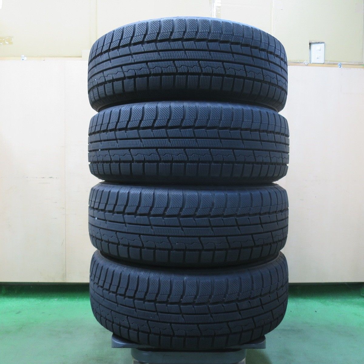 バリ溝！22年！キレイ！9.5分☆スタッドレス 225/60R17 トーヨー