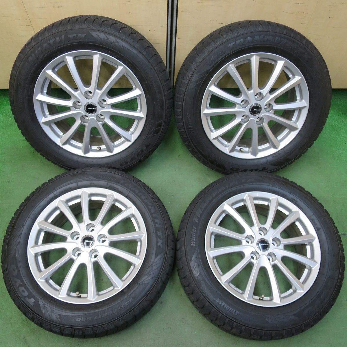 バリ溝！22年！キレイ！9.5分☆スタッドレス 225/60R17 トーヨー