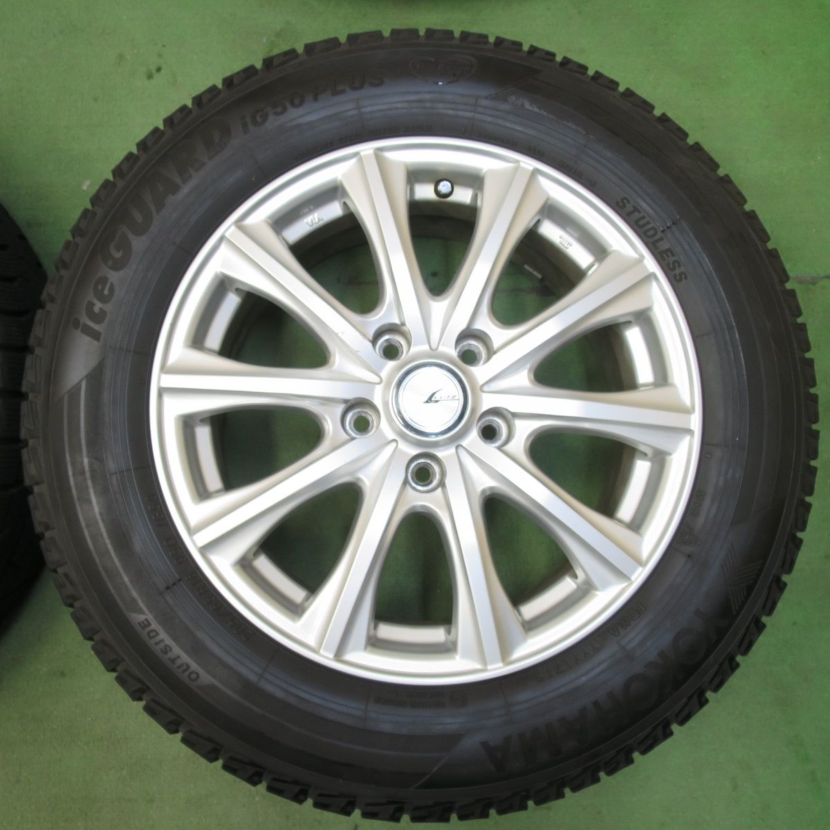 バリ溝！キレイ！9.5分☆スタッドレス 205/65R16 ヨコハマ アイス