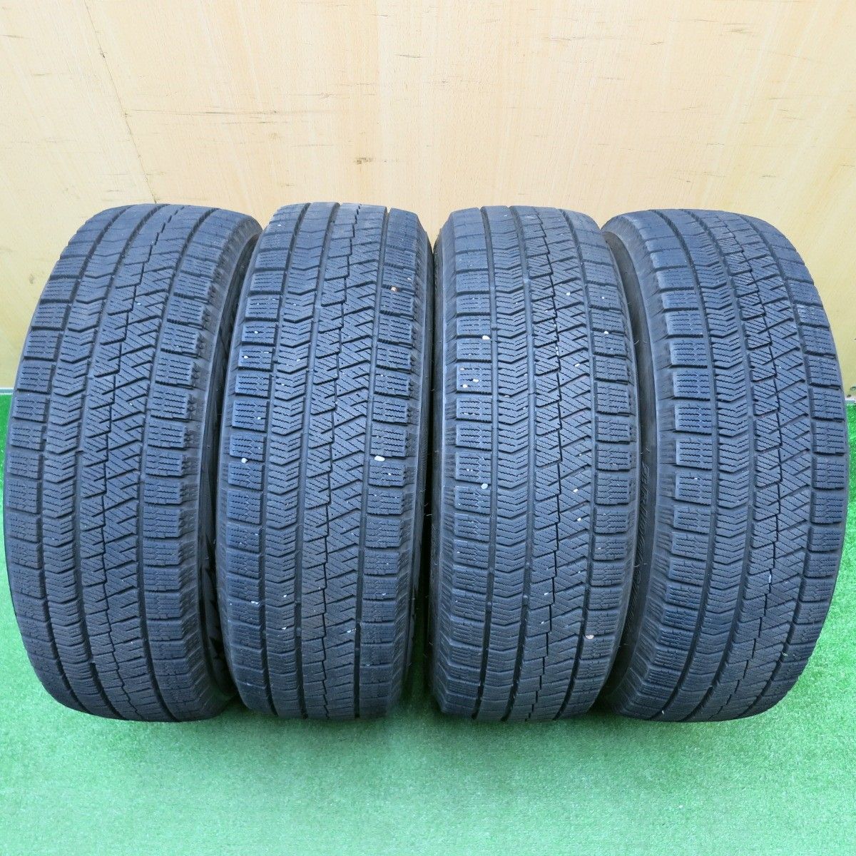 バリ溝！23年！キレイ！8.5分☆プリウス 等 195/65R15 スタッドレス