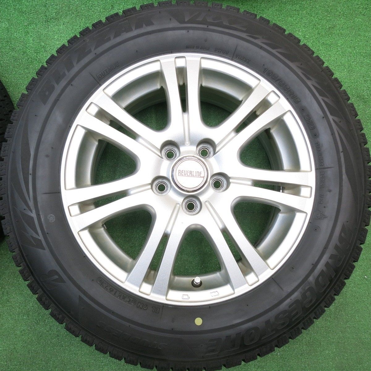 バリ溝！23年！キレイ！8.5分☆プリウス 等 195/65R15 スタッドレス