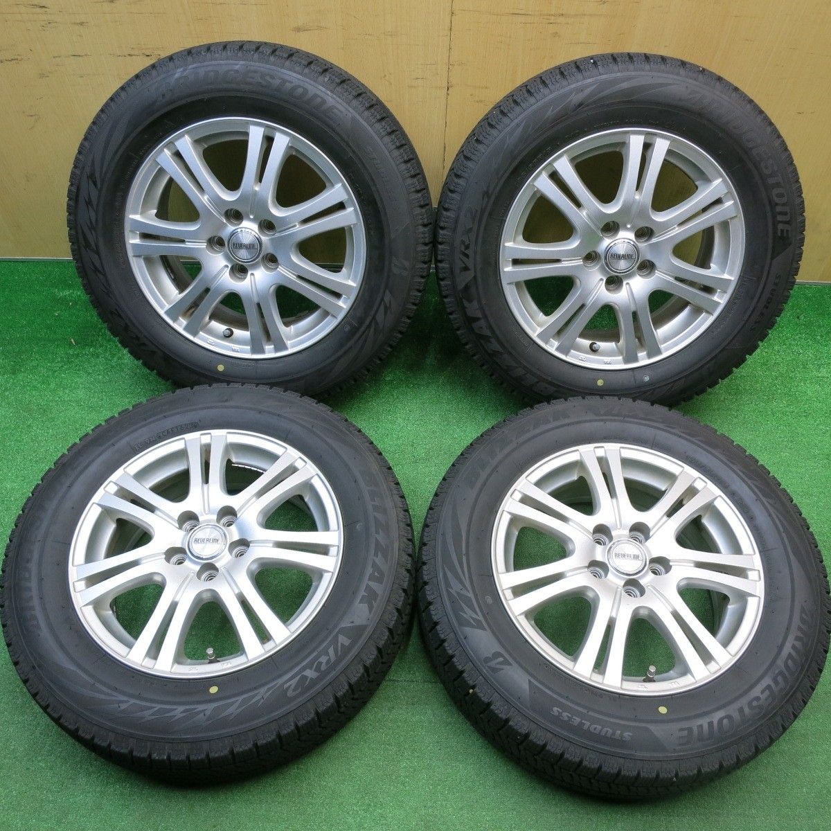 バリ溝！23年！キレイ！8.5分☆プリウス 等 195/65R15 スタッドレス