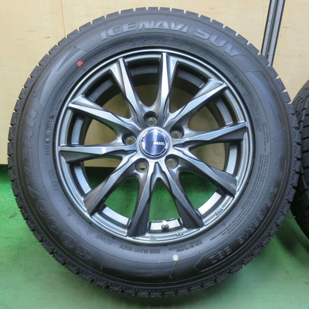 超バリ溝 23年 キレイ ほぼ10分 スタッドレス 215 65 R 16 グッドイヤー アイスナビ SUV D O S DOS 16インチ PCD 114 3 5 H 5112808イス